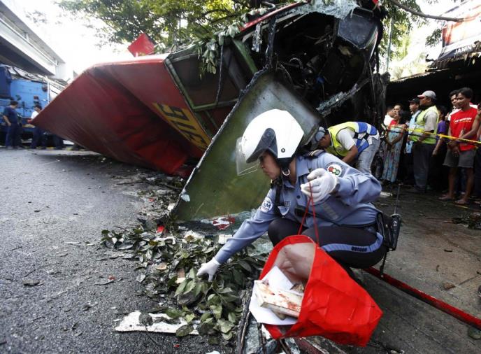 autobus-nesreca-manila.jpg