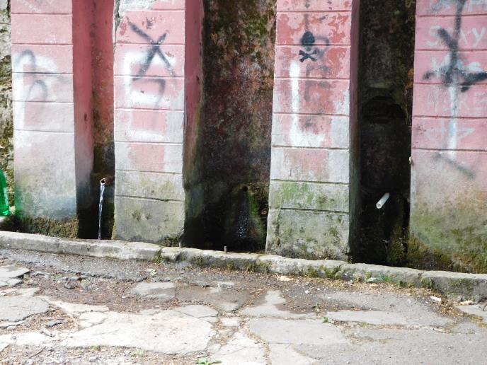 BANJA KOVILJAČA - Od tri izvora jedan radi.JPG