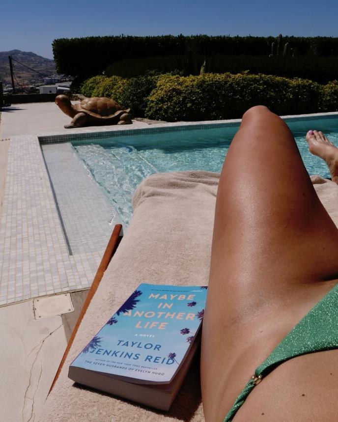 Arina Sabalenka na bazenu