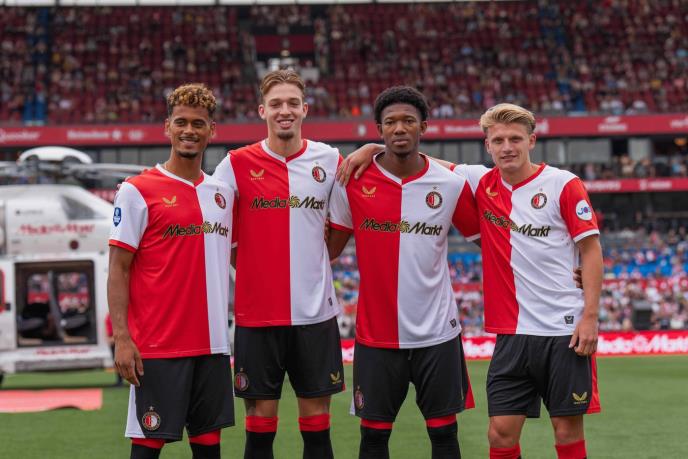 Helikopter na stadionu Fejnorda