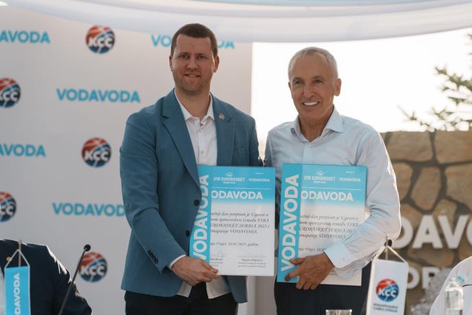 2. Osnivač brenda VODAVODA Vojin Đorđević i Bojan Popović, direktor Evropskog prvenstva 2025 za igrače do 18 godina.jpg