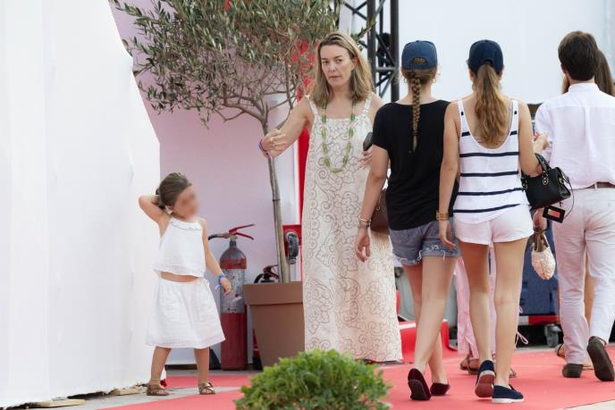 Marta Ortega sa ćerkom na letovanju