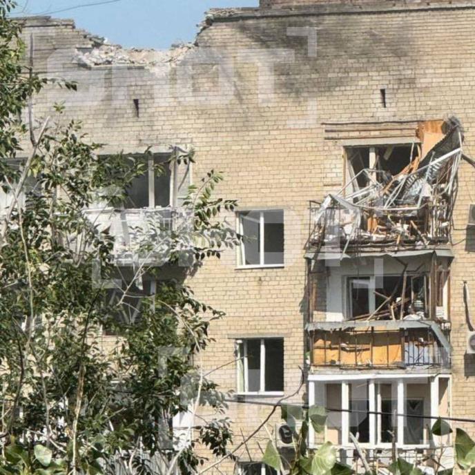 GyS_sGWWQAAGDhL copy.jpg