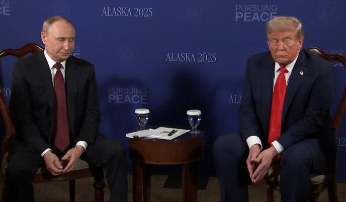 Donald Tramp i Vladimir Putin na sastanku na Aljasci 2025

Sastanak Trampa i Putina iza zatvorenih vrata

Aljaska sastanak lidera SAD i Rusije