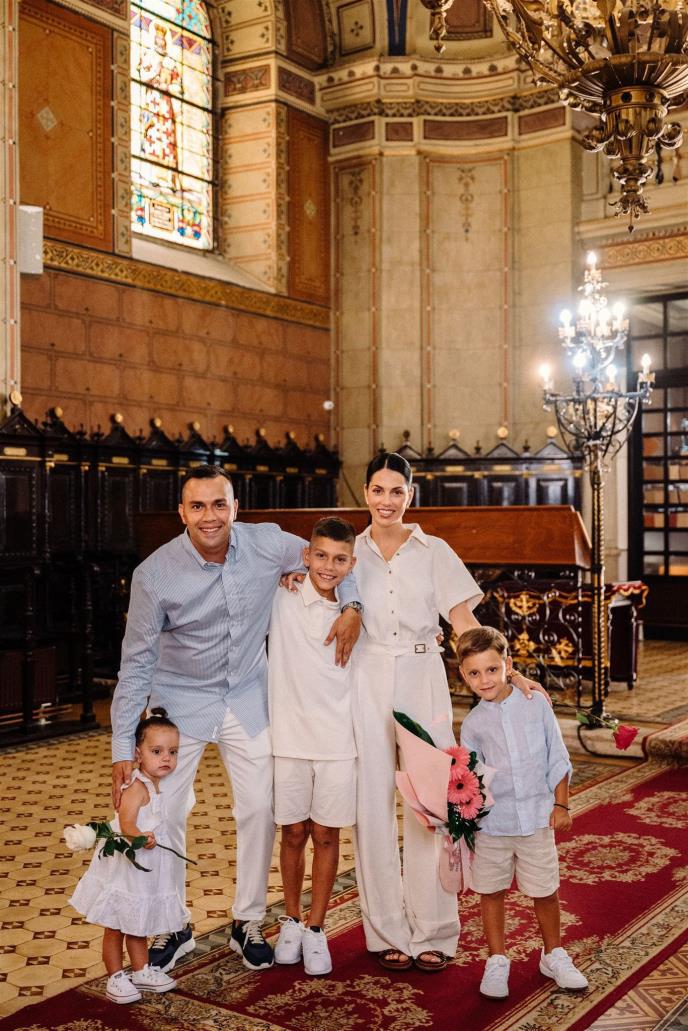 Nenad Krstić sa porodicom.jpg