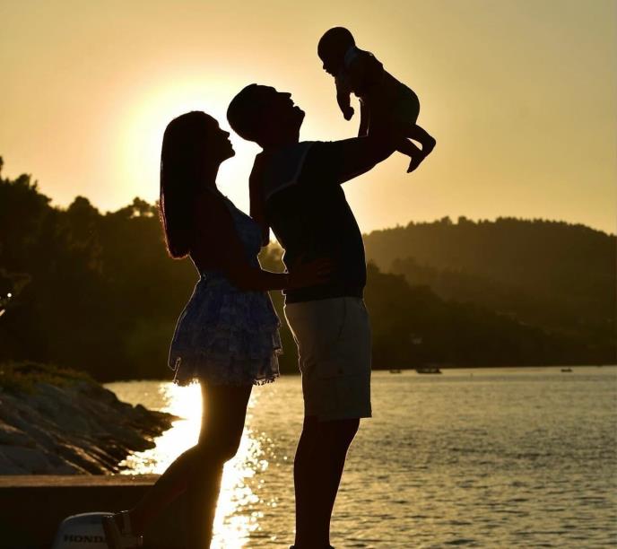 Uroš Živković sa suprugom i sinom