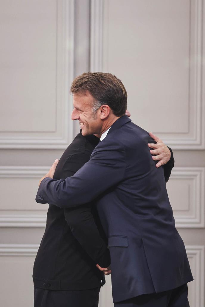 Volodimir Zelenski Emanuel Makron.jpg