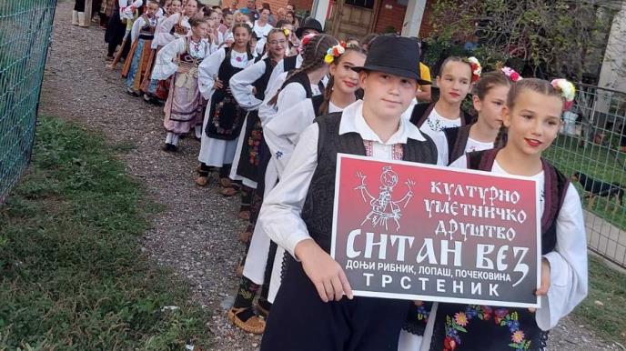 Defile KUD iz Trstenika u Stopanji.jpg