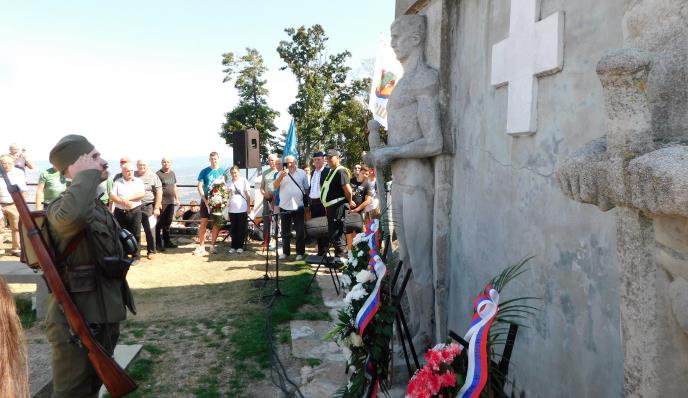 LOZNICA - Počast.jpg