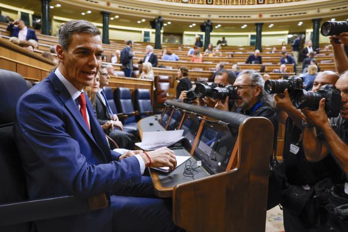 trump01 EPA J J Guillen.jpg