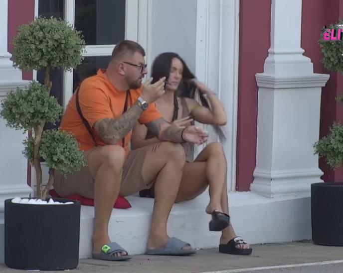 Janjuš i Dušica razgovaraju o vezi u rijalitiju