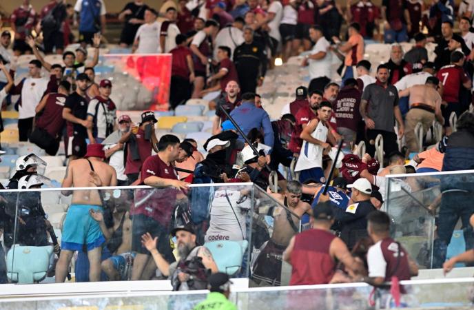 Tuča navijača na utakmici Fluminense - Lanus
