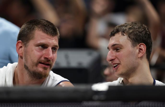 Nikola Jokić i Nikola Jović