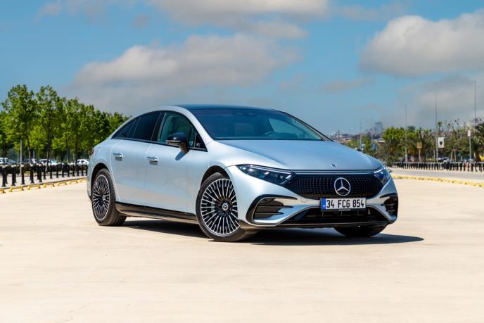 Mercedes EQS (1).jpg