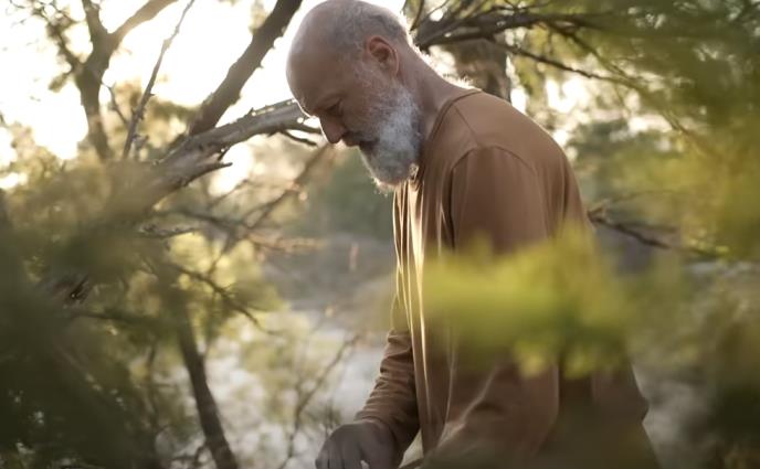 Teo napustio juvelirnicu da bi živeo u divljini (3).png