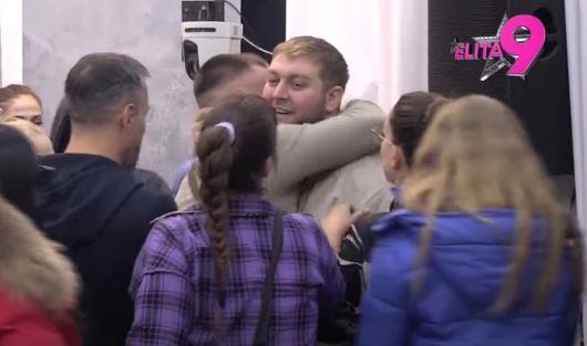 NIJE IMAO ŠANSE PORED RIJALITI IGRAČA: Dobio samo 1 posto glasova, cimeri ga zaskočili, a u studiju se potpuno slomio