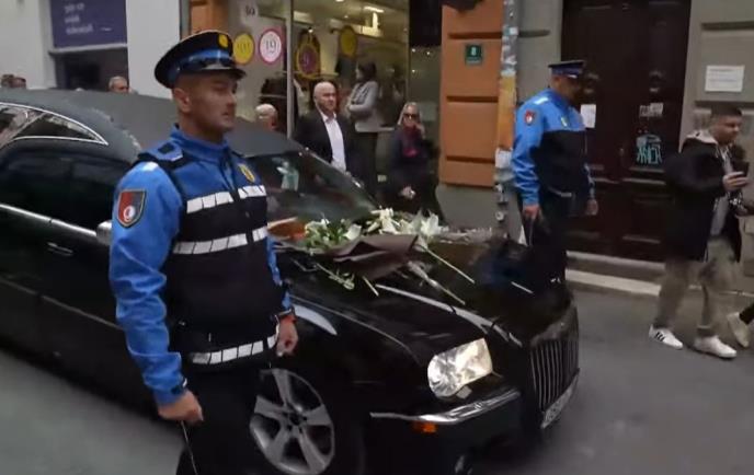 Povorka krenula ka groblju