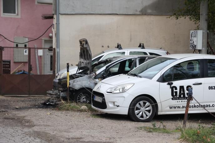 bomba zapaljen automobil karaburma (1).jpg
