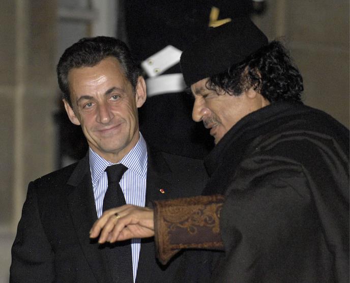 Muammar Gaddafi Nicolas Sarkozy Muamer Gadafi Nikola Sarkozi (5).jpg