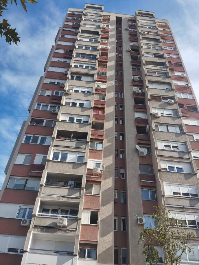 Novi Sad devojka pala