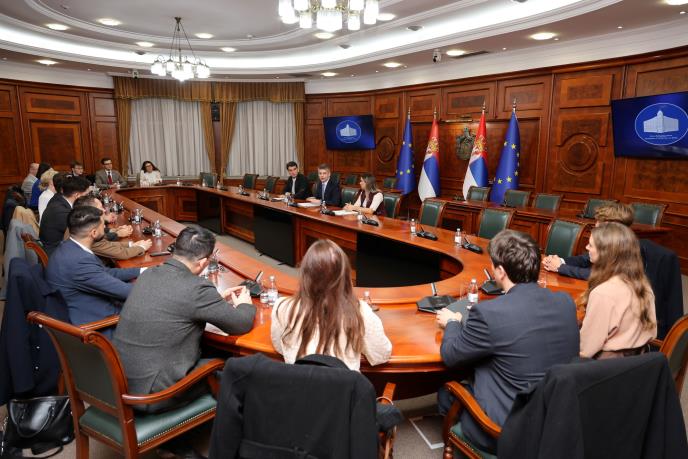 Arno Gujon sa mladim liderima iz Francuske.jpg