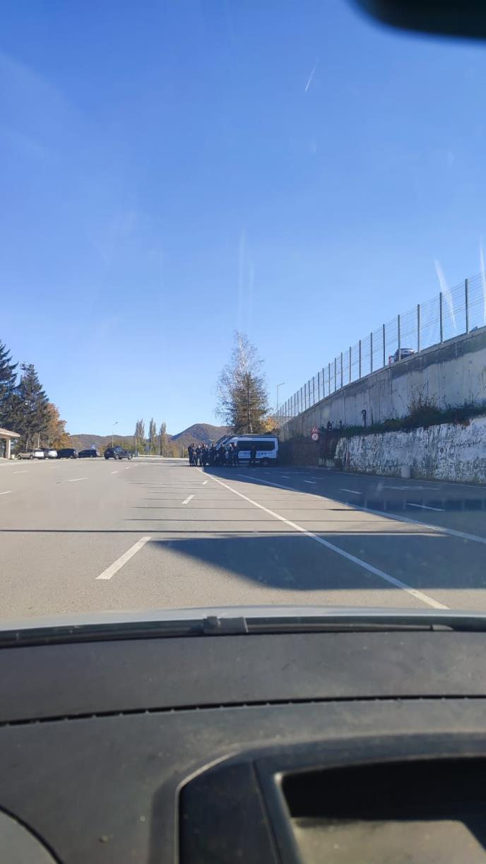Bugarska policija dočekuje Grobare.jpg