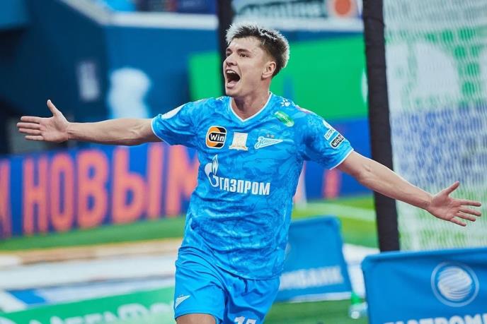 Andrej Mostovoj slavi gol Zenita