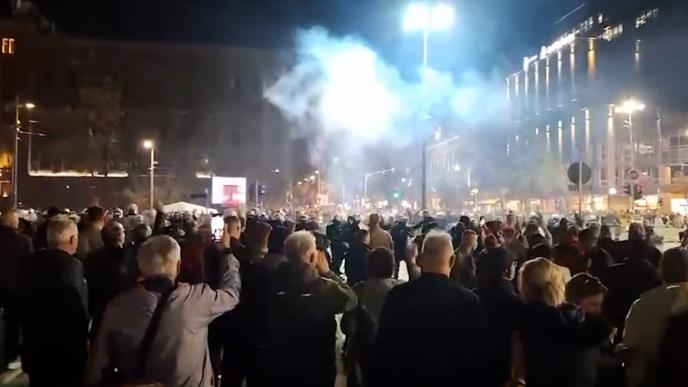 Protest ispred skupštine