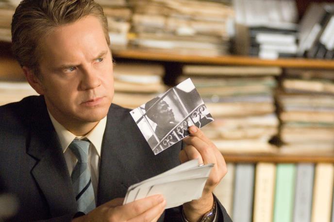 Tim Robins u filmu Catch a Fire