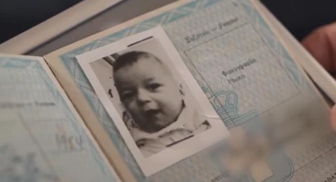 Eftihija Nula Troter, pasoš kao beba.jpg