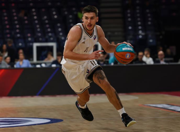 Kosta Kondić u dresu Dubaija