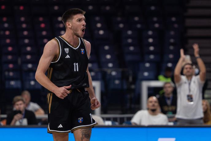 Kosta Kondić u dresu Dubaija