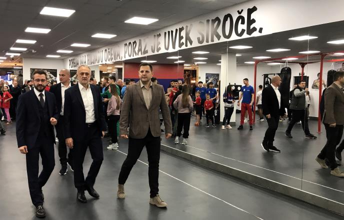 LOZNICA - Prvi od tri ovakva centra.JPG