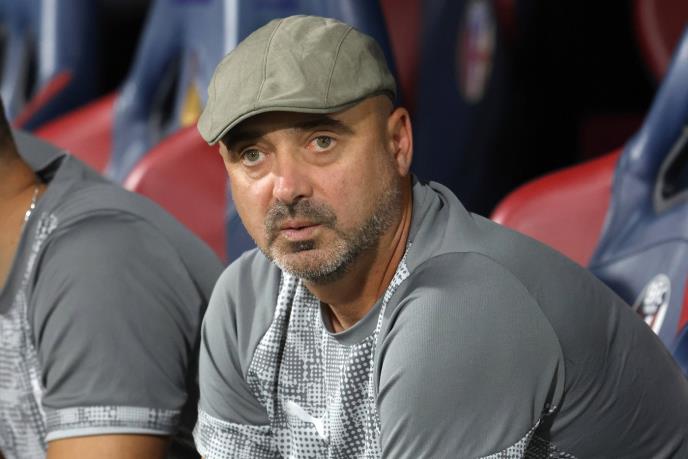 Milan Rastavac kao trener grčkog Ofija