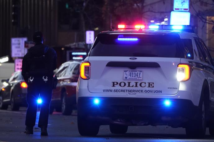 Pucnjava bela kuca02 AP Mark Schiefelbein.jpg