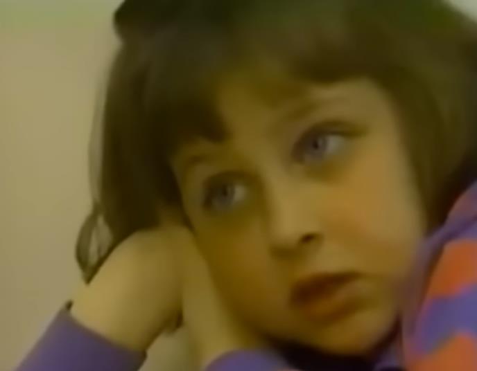 Bet Tomas je najjezivija devojčica na svetu (2).png