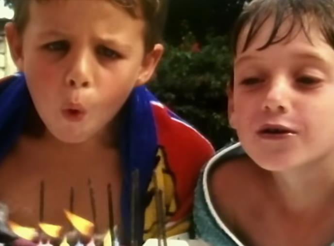 Robin i Gavin rođeni su istog dana leta 1989. godine (12).png