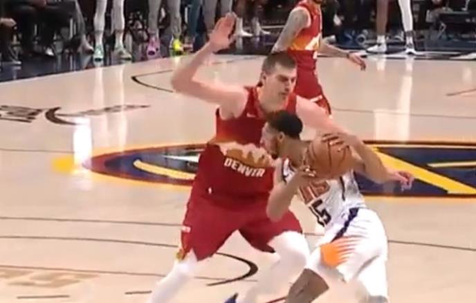 Nikola Jokić i Kameron Pejn.jpg