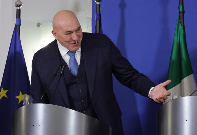 crosetto EPA Hannibal Hanschke.jpg