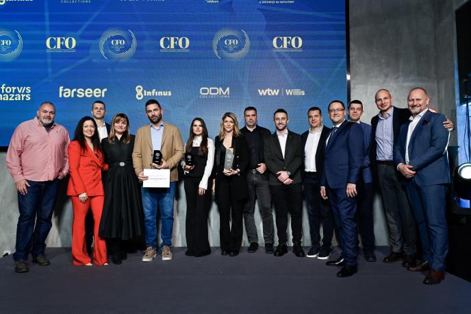 Dobitnici priznanja, sa clanovima zirija i finalistima kategorija