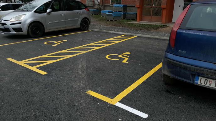 LOZNICA - Dva mesta za osobe sa invaliditetom.jpg
