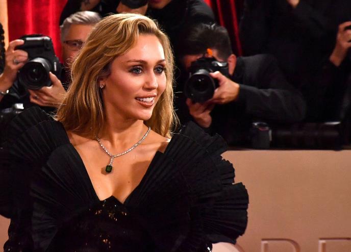 Majli Sajrus na dodeli Zlatnih globusa 2026