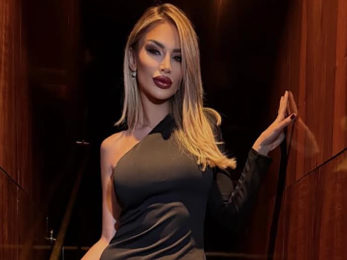 Aleksandra Nikolić mami uzdahe u uskoj haljini