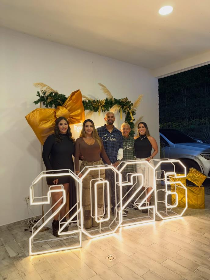 Edvin Kardona sa porodicom