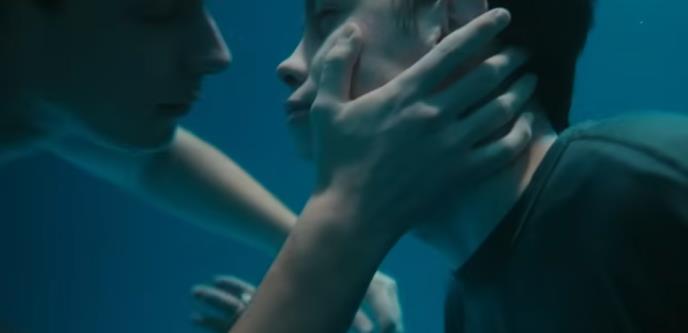 Gej poljubac u seriji Sram