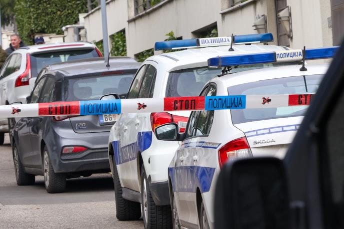 Zdravko Čolić bačena bomda vila Dedinje (2).jpeg