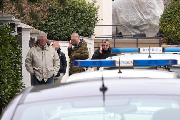 Zdravko Čolić bačena bomda vila Dedinje (16).jpeg