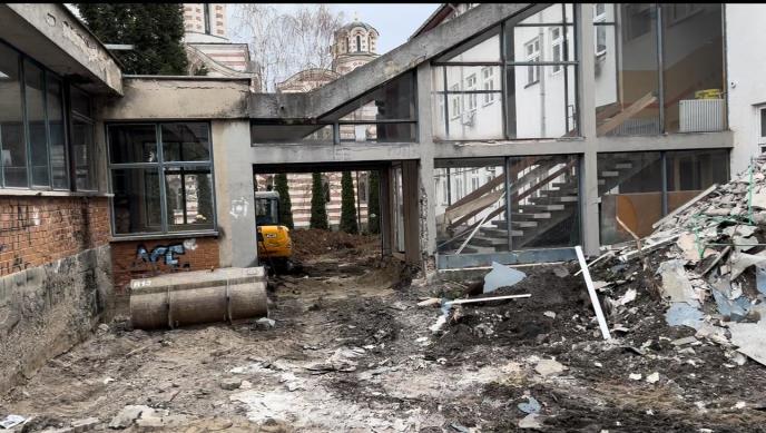 Gimnazija u Mladenovcu pre i posle (9).jpeg