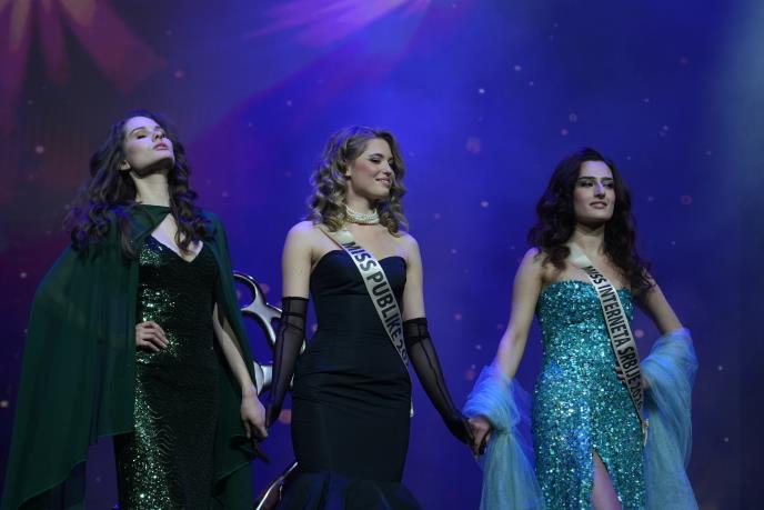 Simona Manojlović nova Mis Srbije 2026 u crnoj elegantnoj haljini na izboru lepote u MTS dvorani (7).JPG