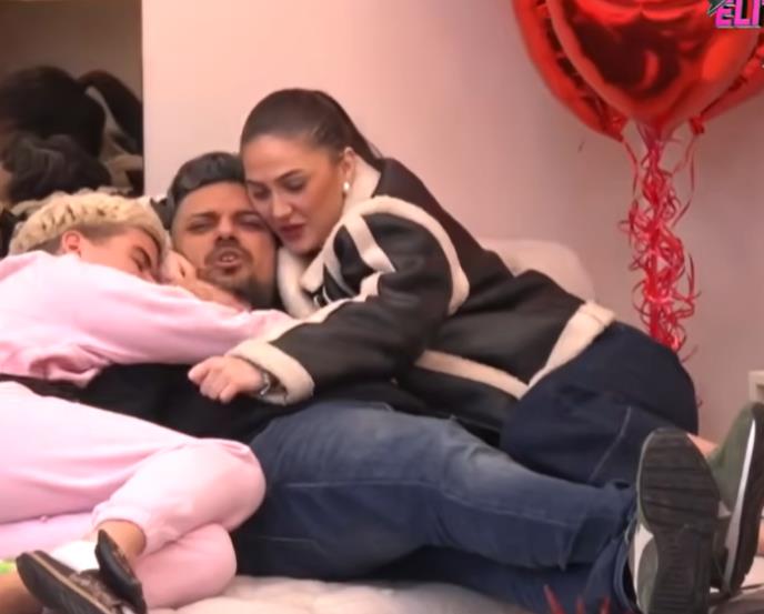 Uroš i Bora razmenjuju nežnosti